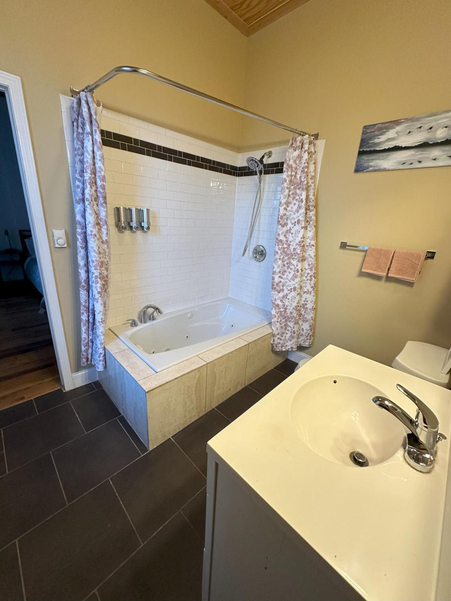 Quiet, Gated Oasis Near Downtown Lexington Appartement Buitenkant foto