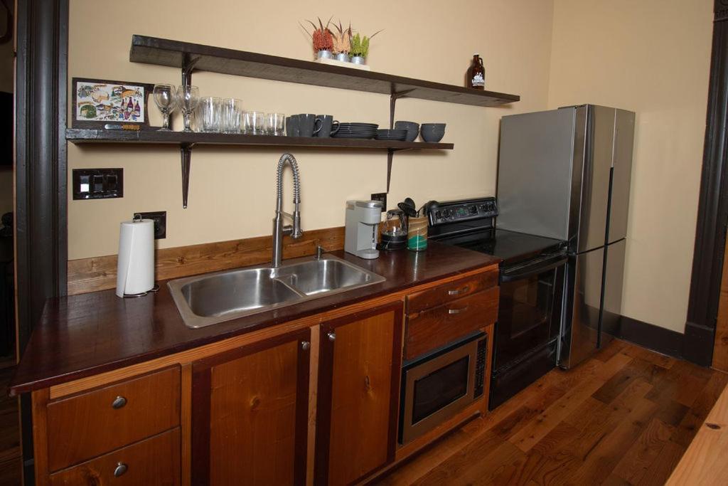 Quiet, Gated Oasis Near Downtown Lexington Appartement Buitenkant foto
