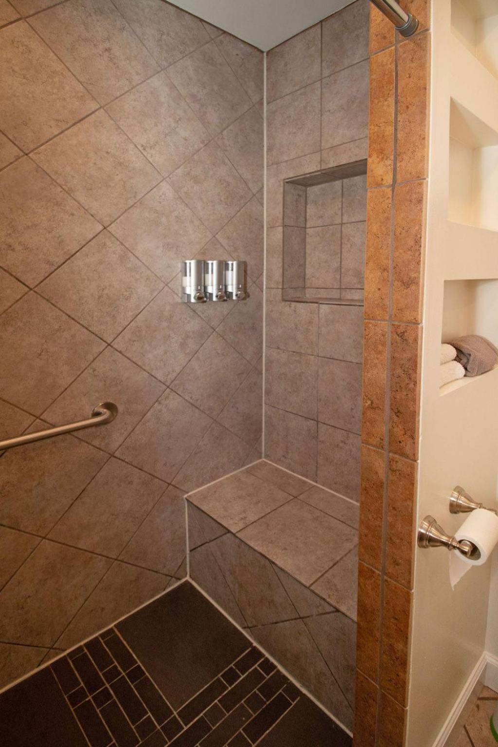Quiet, Gated Oasis Near Downtown Lexington Appartement Buitenkant foto